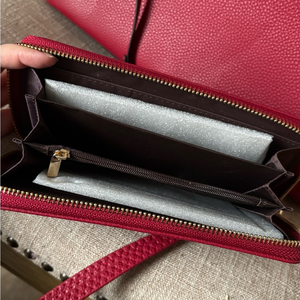 Elegant Red Satchel and Wallet Set - Picture 13 of 14